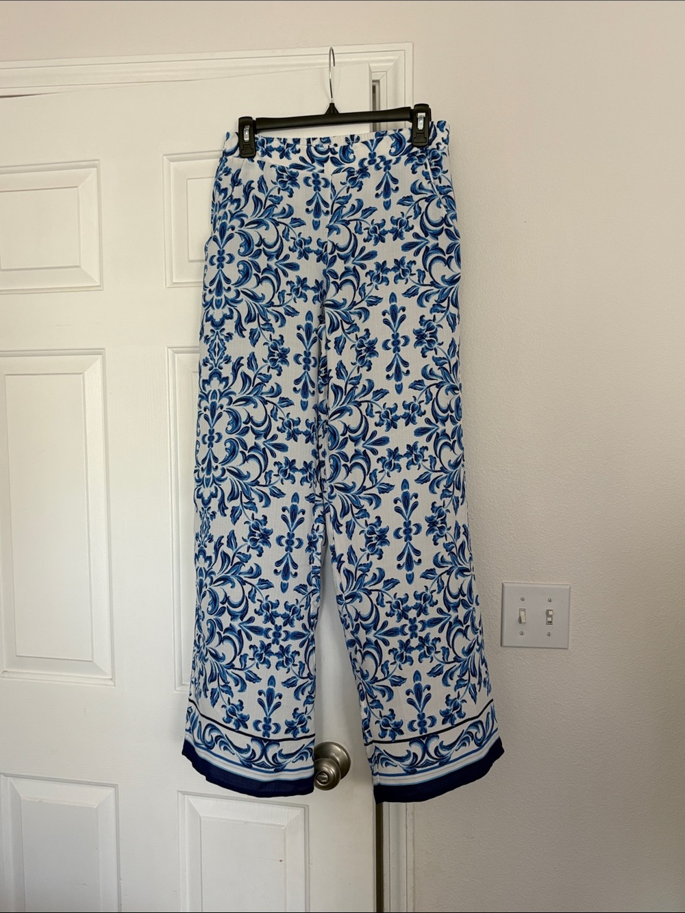 Bwear NWOT Blue & White Floral Print Wide-Leg Pants